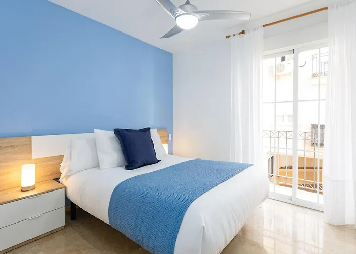 Holidays2Malaga Capuchinos French Balconies, Private Parking, Wifi & Air Con
